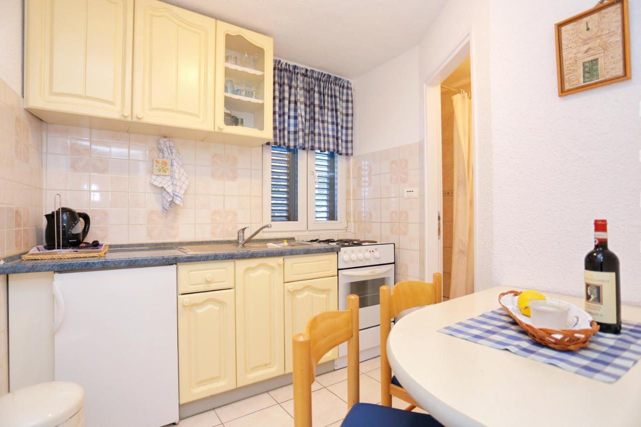 Apartments With A Parking Space Omis - 4327 Exterior foto