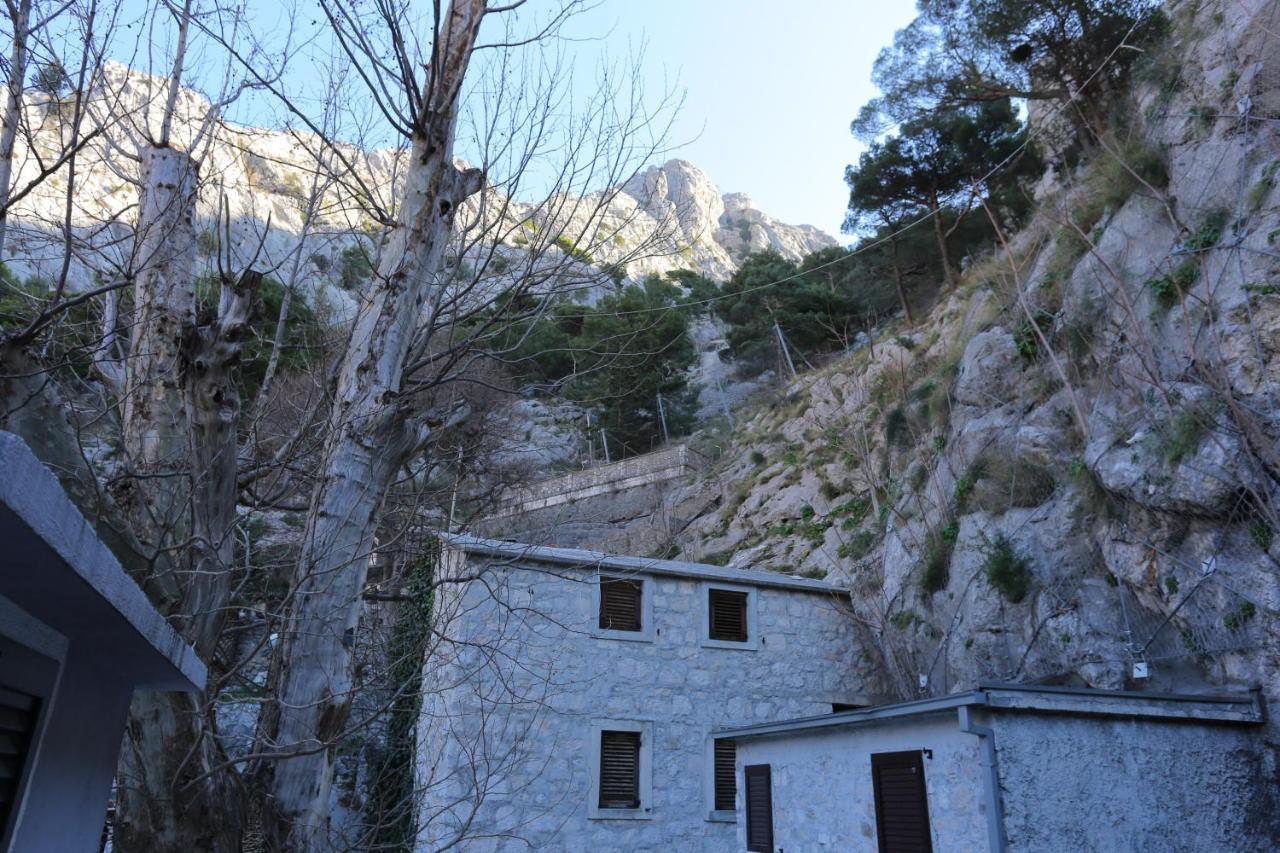 Apartments With A Parking Space Omis - 4327 Exterior foto